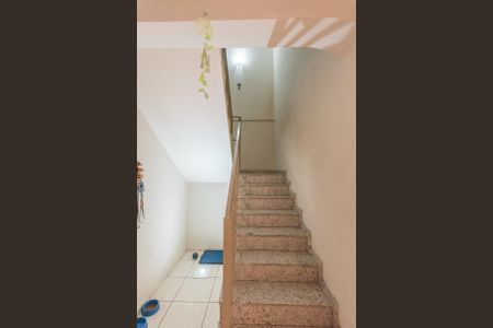 Casa à venda com 250m², 4 quartos e 4 vagasEscada