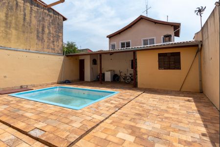 Casa à venda com 250m², 4 quartos e 4 vagasPiscina