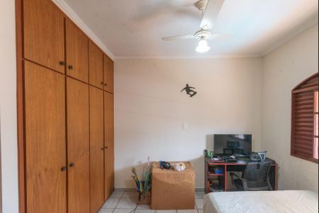 Casa à venda com 250m², 4 quartos e 4 vagasSuíte 2