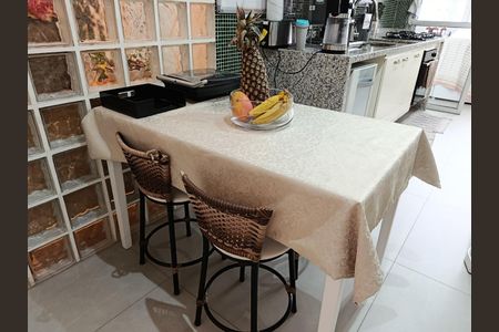 Apartamento à venda com 140m², 3 quartos e 2 vagasCozinha