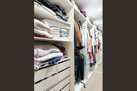 Apartamento à venda com 140m², 3 quartos e 2 vagasCloset da suíte