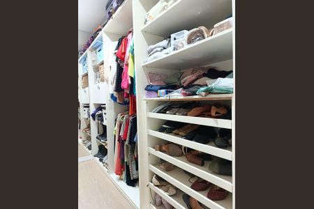 Apartamento à venda com 140m², 3 quartos e 2 vagasCloset da suíte