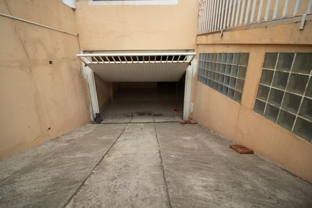 Casa à venda com 550m², 4 quartos e 8 vagas Casa à venda com 550m², 4 quartos e 8 vagasGaragem