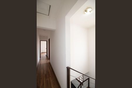 Casa à venda com 550m², 4 quartos e 8 vagas Casa à venda com 550m², 4 quartos e 8 vagasCorredor