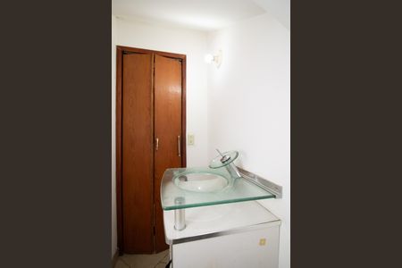 Casa à venda com 550m², 4 quartos e 8 vagas Casa à venda com 550m², 4 quartos e 8 vagasLavabo