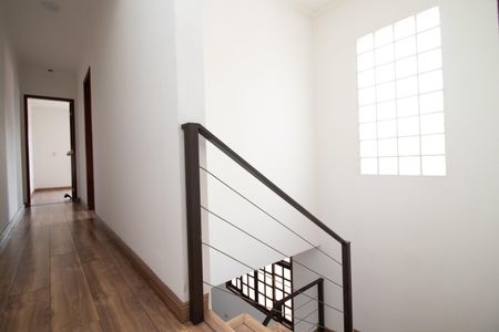 Casa à venda com 550m², 4 quartos e 8 vagas Casa à venda com 550m², 4 quartos e 8 vagasCorredor