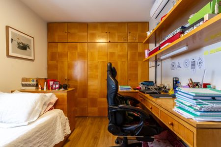 Apartamento à venda com 229m², 4 quartos e 3 vagasQuarto 2