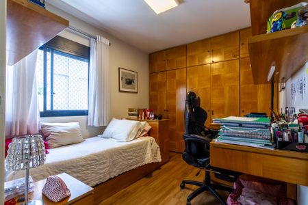 Apartamento à venda com 229m², 4 quartos e 3 vagasQuarto 2