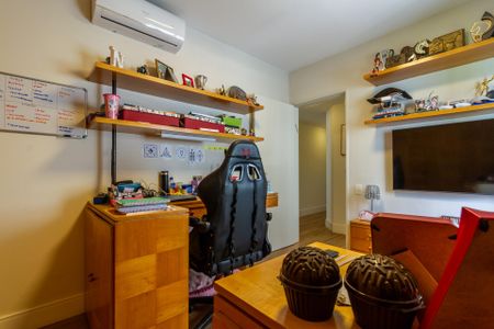 Apartamento à venda com 229m², 4 quartos e 3 vagasQuarto 2