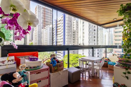 Apartamento à venda com 229m², 4 quartos e 3 vagasBanheiro do Quarto 4