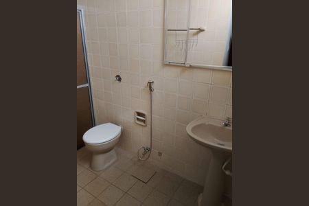 Banheiro da Suíte de apartamento para alugar com 4 quartos, 130m² em Presidente Roosevelt, Uberlândia