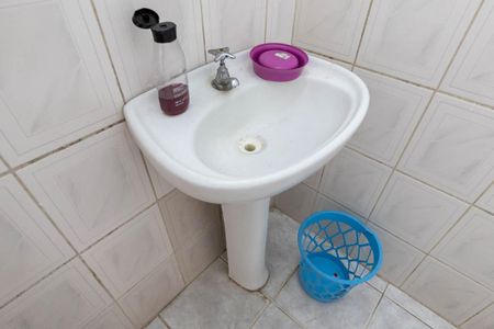 Banheiro Social de kitnet/studio para alugar com 1 quarto, 28m² em Vila Buarque, São Paulo