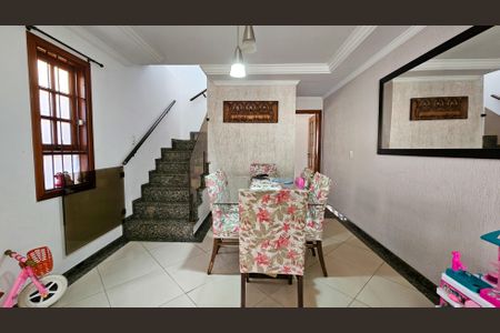 Casa à venda com 165m², 4 quartos e 3 vagasSala