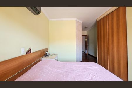 Casa à venda com 165m², 4 quartos e 3 vagasSuíte