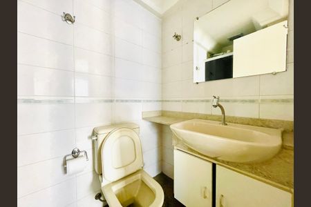 Apartamento à venda com 72m², 3 quartos e 2 vagas Apartamento à venda com 72m², 3 quartos e 2 vagasBanheiro Social