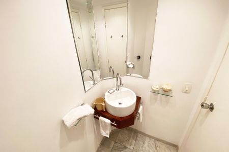 Lavabo de apartamento à venda com 3 quartos, 185m² em Jardim Paulista, São Paulo