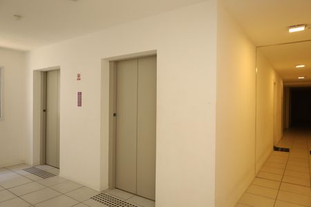 Apartamento à venda com 37m², 2 quartos e sem vagaÁrea comum - Saguão do andar