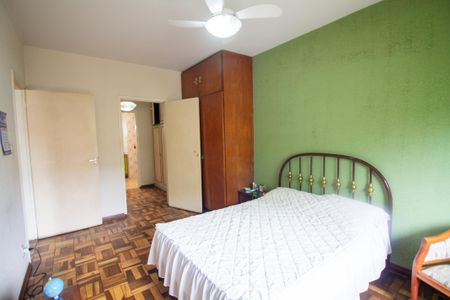 Casa à venda com 206m², 5 quartos e 3 vagasSuíte 2