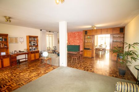 Casa à venda com 206m², 5 quartos e 3 vagasSala