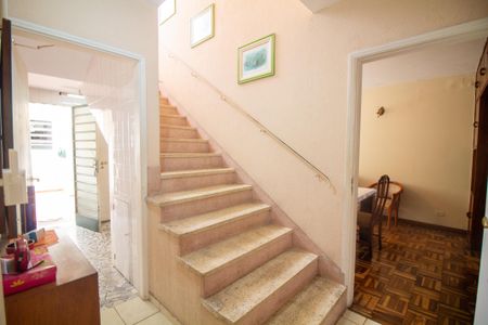 Casa à venda com 206m², 5 quartos e 3 vagasEscada