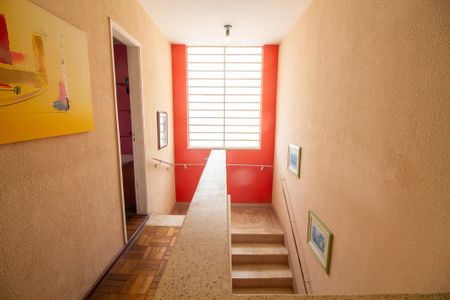 Escada de casa à venda com 5 quartos, 206m² em Campo Belo, São Paulo