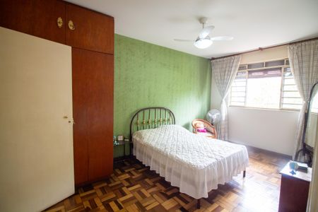 Casa à venda com 206m², 5 quartos e 3 vagasSuíte 2