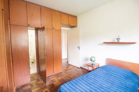 Casa à venda com 206m², 5 quartos e 3 vagasSuíte 1