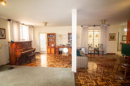 Casa à venda com 206m², 5 quartos e 3 vagasSala