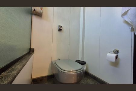 Apartamento à venda com 140m², 4 quartos e 2 vagasBanheiro da suíte