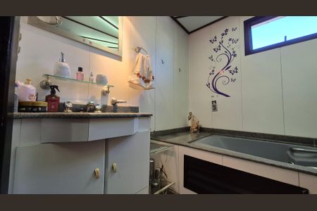 Apartamento à venda com 140m², 4 quartos e 2 vagasBanheiro da suíte