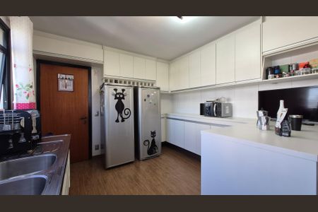 Apartamento à venda com 140m², 4 quartos e 2 vagasCozinha