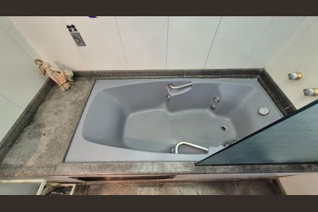 Apartamento à venda com 140m², 4 quartos e 2 vagasBanheiro da suíte