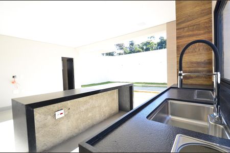 Casa de condomínio para alugar com 358m², 4 quartos e 4 vagasChurrasqueira