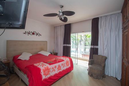 Casa para alugar com 320m², 5 quartos e 6 vagasSuíte