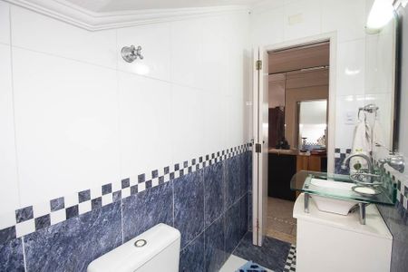 Lavabo de casa para alugar com 5 quartos, 320m² em Jardim Guapira, São Paulo