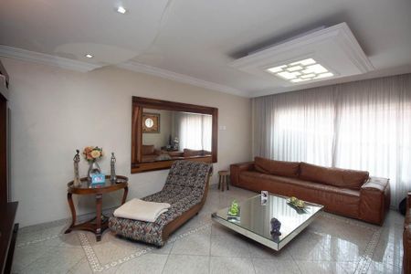 Casa para alugar com 320m², 5 quartos e 6 vagasSala