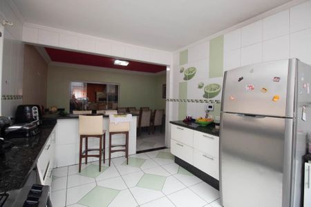 Casa para alugar com 320m², 5 quartos e 6 vagasCozinha