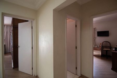 Casa para alugar com 320m², 5 quartos e 6 vagasCorredor