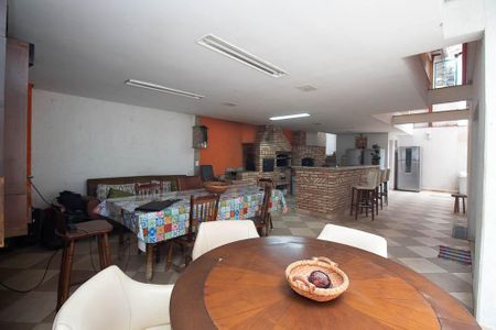 Casa para alugar com 320m², 5 quartos e 6 vagasÁrea comum