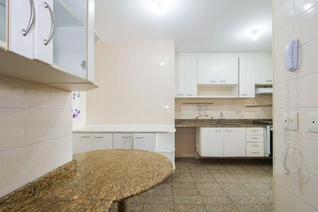 Apartamento à venda com 145m², 4 quartos e 2 vagas Apartamento à venda com 145m², 4 quartos e 2 vagasCozinha