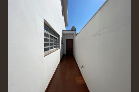 Casa à venda com 243m², 3 quartos e 7 vagasCorredor lateral