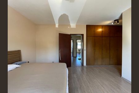 Casa à venda com 243m², 3 quartos e 7 vagasSuíte