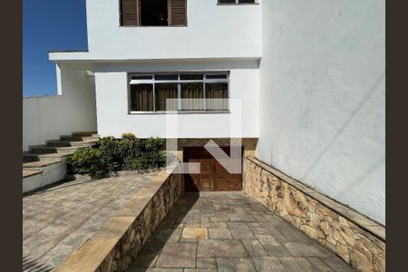 Casa à venda com 243m², 3 quartos e 7 vagasGaragem