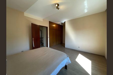 Casa à venda com 243m², 3 quartos e 7 vagasSuíte