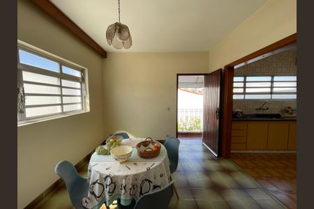 Casa à venda com 243m², 3 quartos e 7 vagasCopa