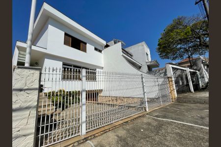 Casa à venda com 243m², 3 quartos e 7 vagasFachada