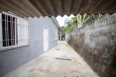 Casa à venda com 384m², 2 quartos e 3 vagas Corredor / Garagem