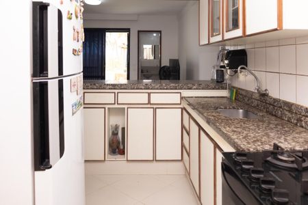 Casa para alugar com 150m², 3 quartos e 1 vaga Casa para alugar com 150m², 3 quartos e 1 vagaCozinha - Armários