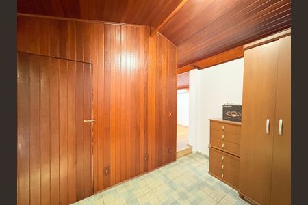 Casa à venda com 215m², 3 quartos e 3 vagasSótão