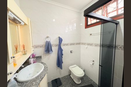 Casa à venda com 215m², 3 quartos e 3 vagasBanheiro Social